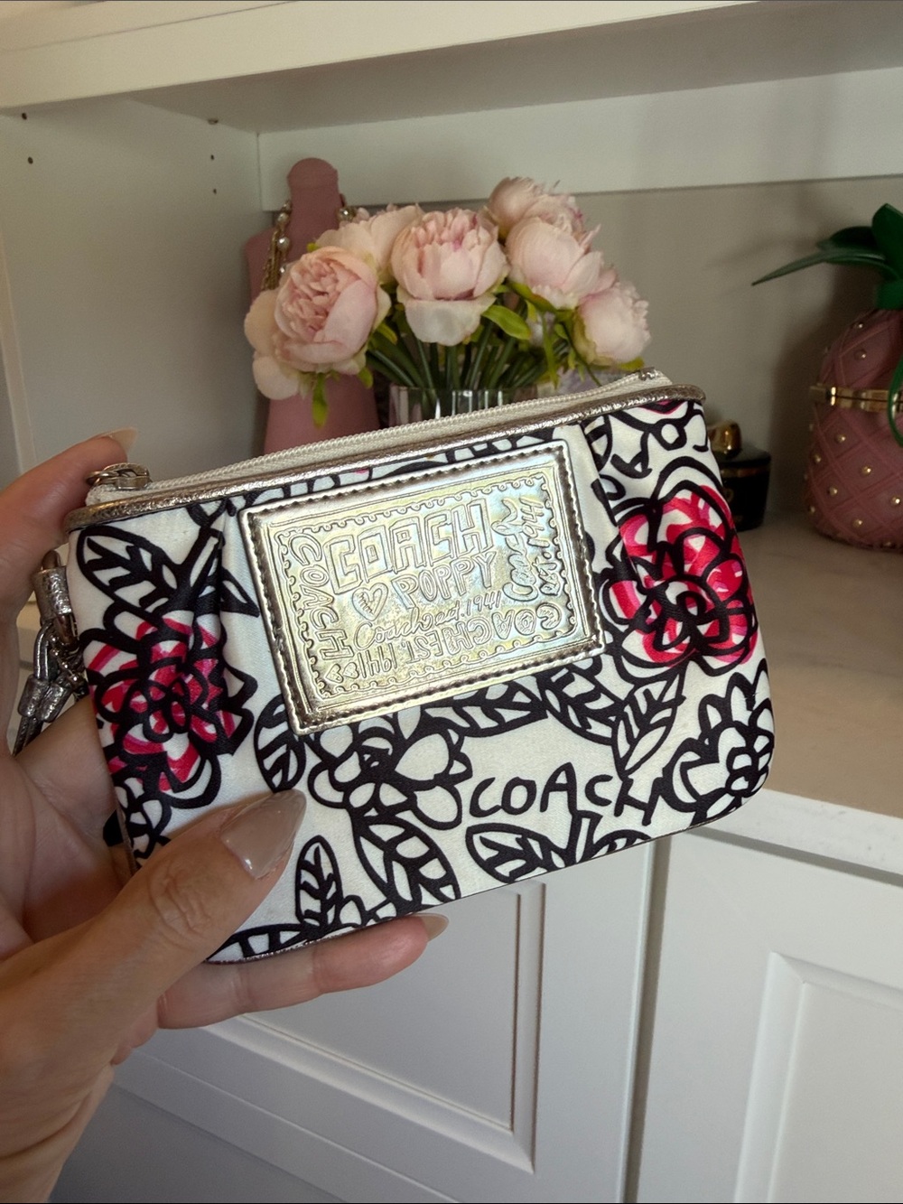 Coach Poppy Rose White Floral Signature Zip Wristlet w Pink & Black Accents EUC